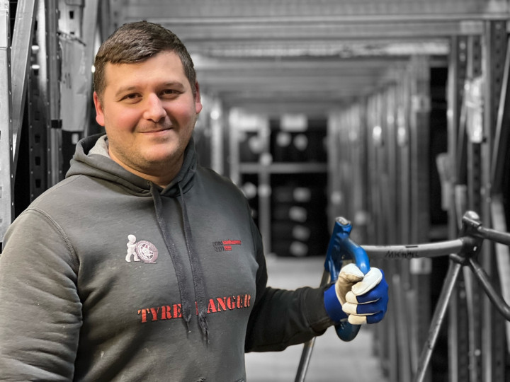 40bffaf9 8c41 4721 B2d7 3d3cd0b06300